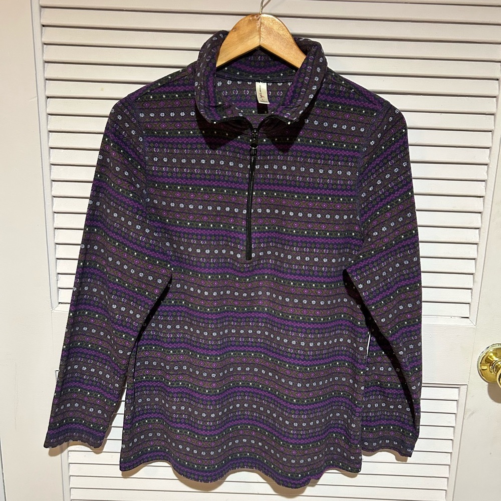 Exertek women’s fleece sweater size large pullover 1/2 zip.